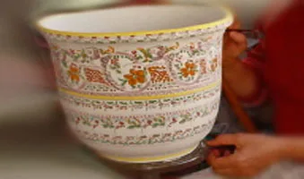 Esmaltado y decoración de piezas de cerámica Esmaltado y decoración de piezas de cerámica